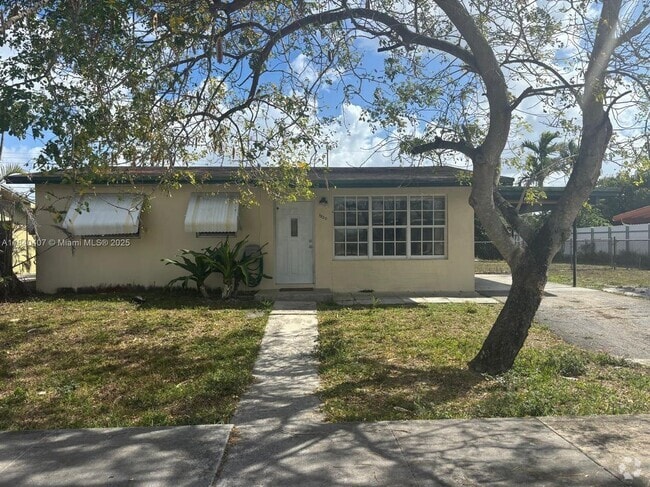 Building Photo - 7820 NW 175th St Rental