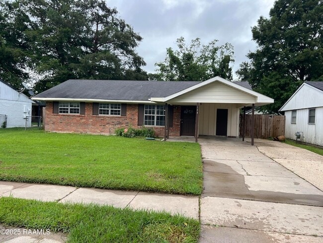 Building Photo - 104 Sorority Dr