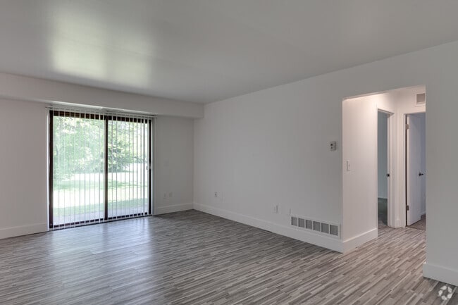 Interior Photo - West Oaks