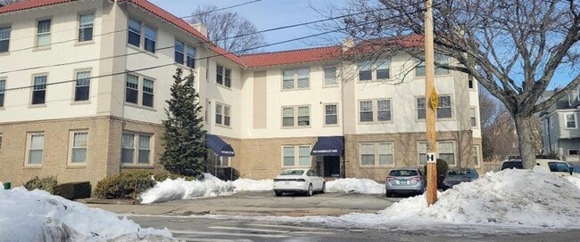 Building Photo - 140 Humboldt Ave Unit 8