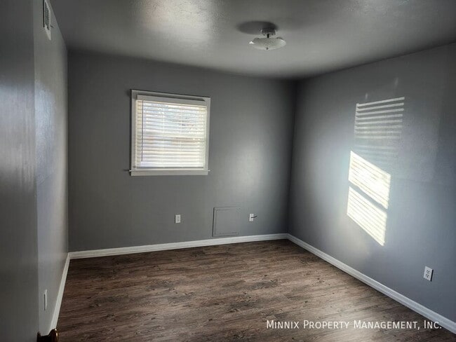 Photo - 2806 60th St