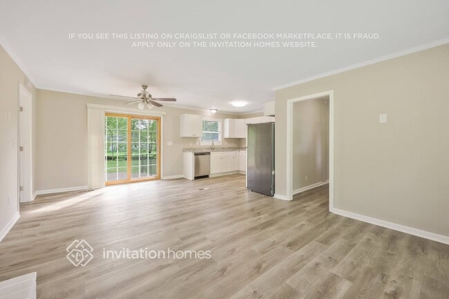Photo - 136 Oaks Dr