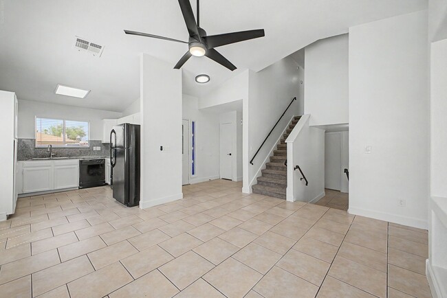Building Photo - $500 Off Rent! No HOA North Phoenix 3BR Home with Large Yard & Garage