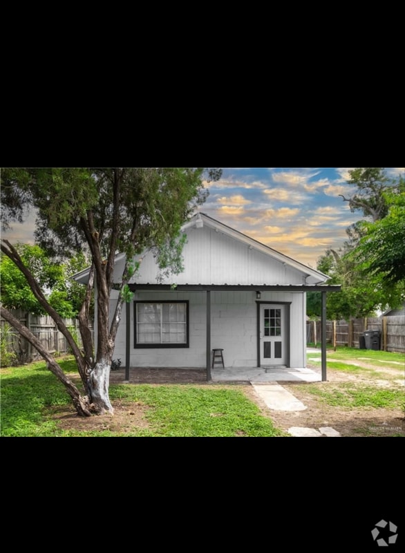 Building Photo - 606 E Kelly Ave Rental