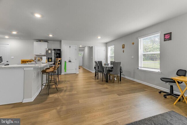 Photo - 459 Currant Cir