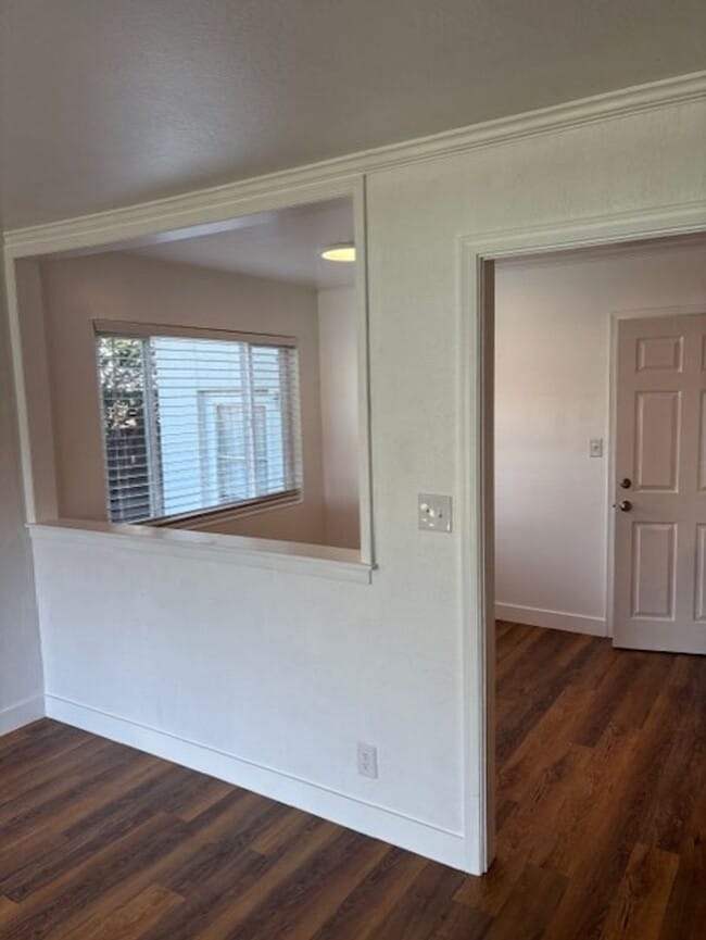 Photo - 9 Begonia Ln