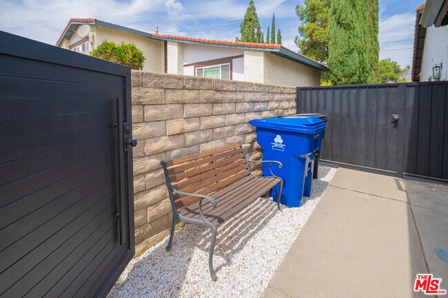 Photo - 21315 Kingsbury St