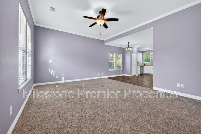 Photo - 305 W Walker St