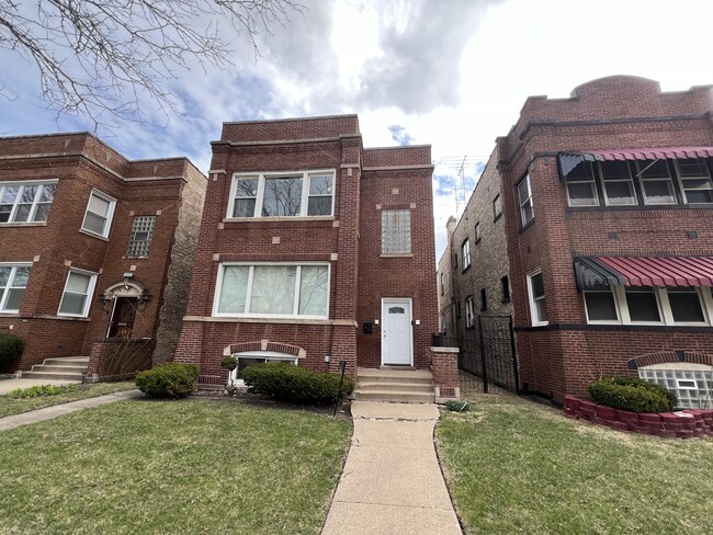Photo - 1305 N Austin Blvd Apartments