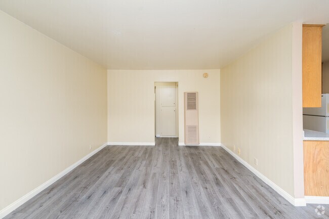 1BR, 1BA - 600SF