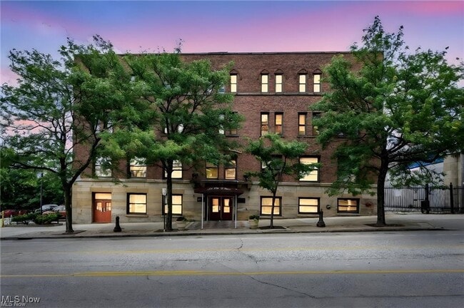 Building Photo - 1133 W 9th St Unit 412