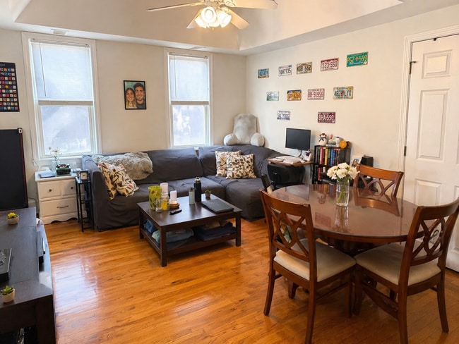 Building Photo - 136 W 7th St