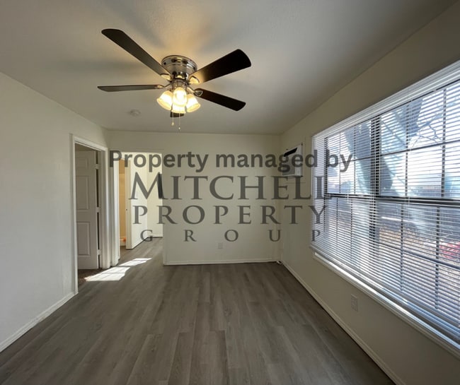 Photo - Adorable 1 bedroom 1 bath back house in a cozy neighborhood!