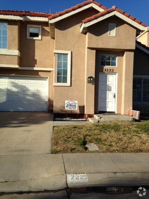 Building Photo - 3 Bedroom 2.5 Bathroom Corona Hills Home!