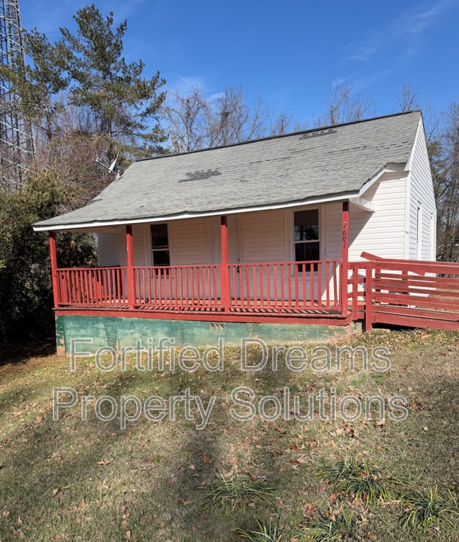 Building Photo - 2001 Row St