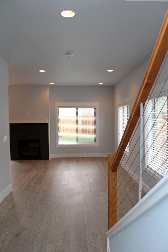 Photo - 827 NW Victoria Ave