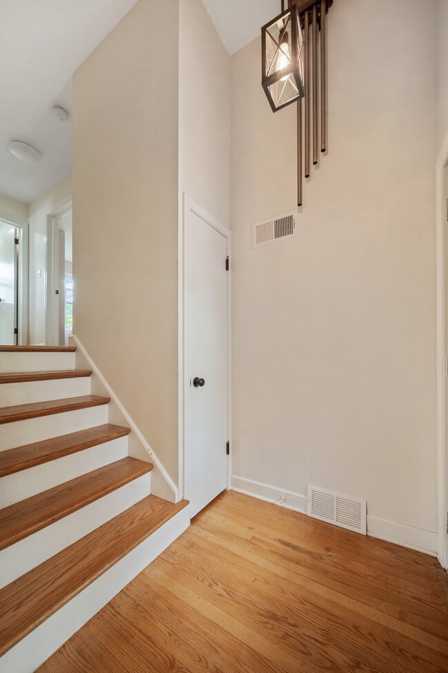 Photo - 5320 Suffield Ct