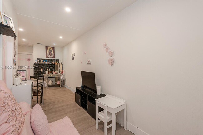 Photo - 110 NW 58th St Unidad 0