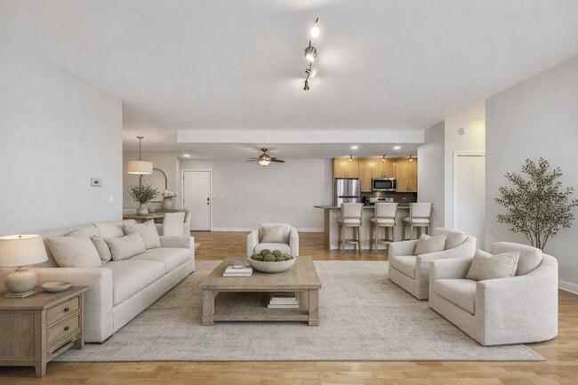 Photo - 680 N Green St Unit 408