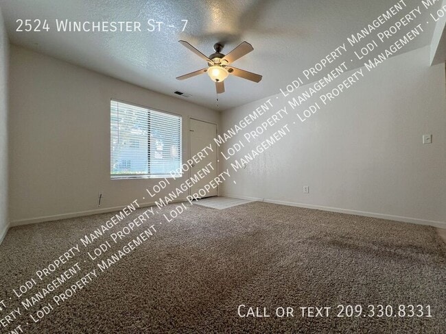 Photo - 2524 Winchester Dr