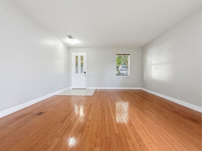 Photo - Waterfront 4 Bedroom Home in Eagle Creek Golf Community – Lake Nona