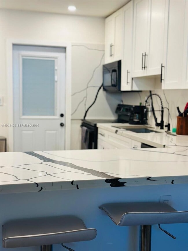 Building Photo - 1002 NE 119th St Unit F