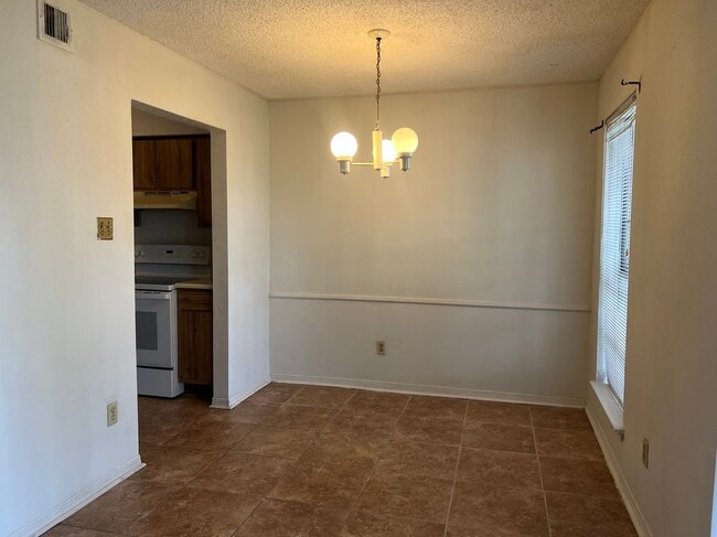 Photo - 2800 Jeanetta St