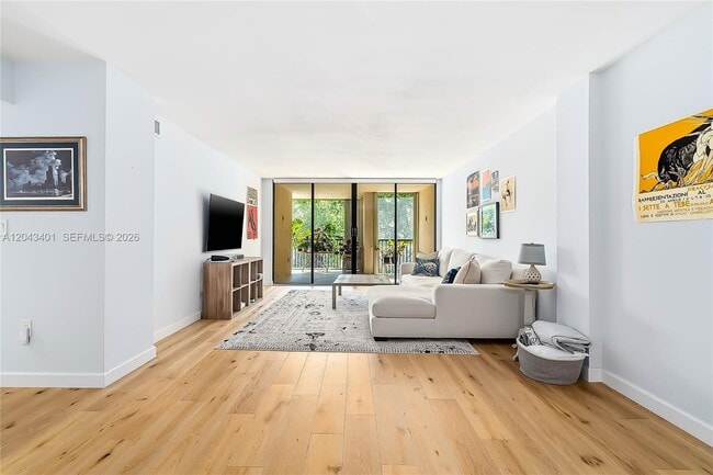 Photo - 2808 N 46th Ave Unidad E549