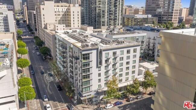Building Photo - 645 W 9th St Unit 706 Rental
