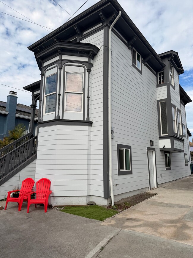 Building Photo - 3238 Adeline St Unit 2