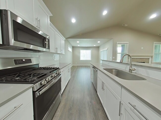 Photo - Modern 3 Bedroom House ~ NW Albany ~ Dog Friendly