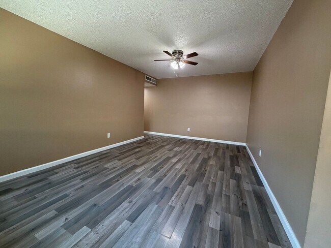 5727 Woodleigh Dr