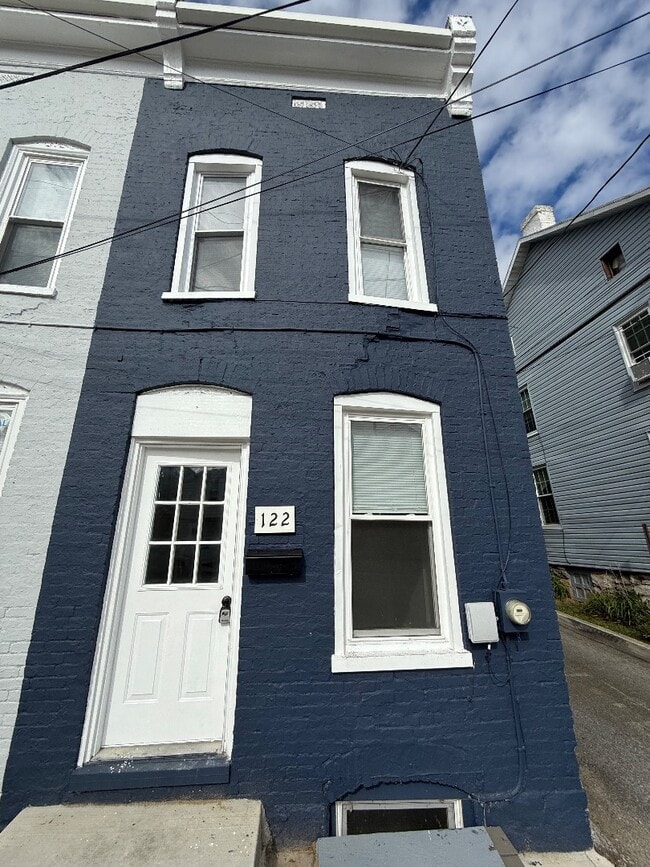 Building Photo - 122 N Conococheague St Rental