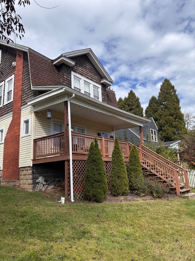 Building Photo - Single Family Home - 3 Bedrooms, 1 Bathroo...