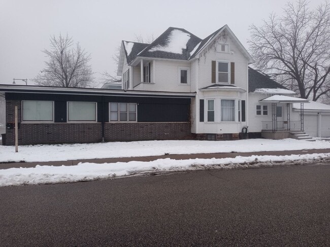 Building Photo - 1-603 1/2 N Superior Ave Unit 603 1/2