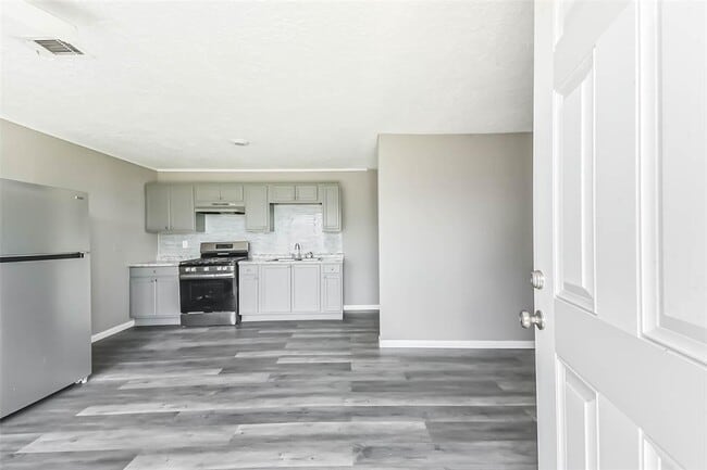 Photo - 14249 Brownsville St Apartment