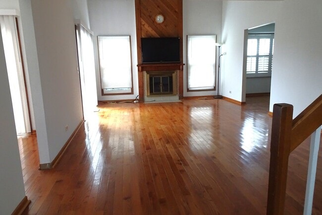 Photo - 945 Fieldstone Ct