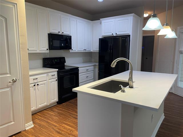 Photo - 4936 Empire Way