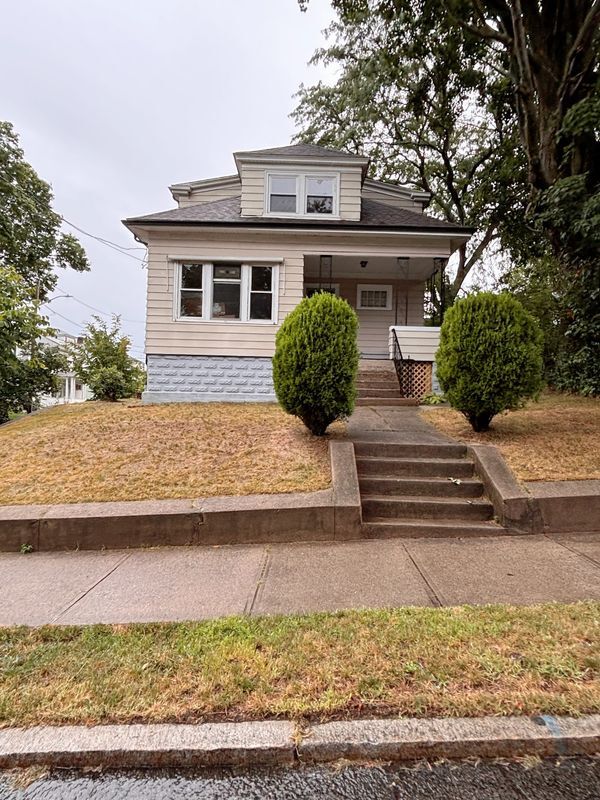 Photo - 584 River Ave