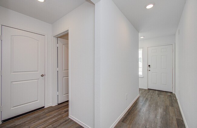 Photo - 6111 Grove Of Pnes St
