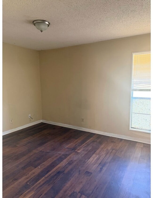 Photo - 2021 Austin Ave Unidad 2021 Austin Ave. #6