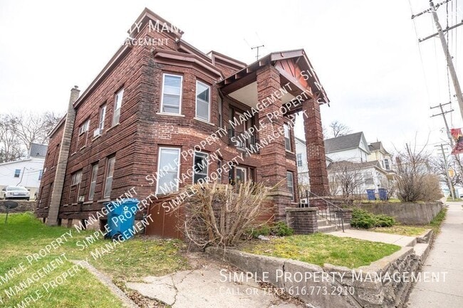 Photo - 610 Michigan St NE Unidad 2