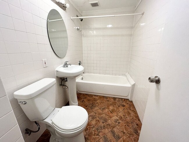 Photo - Convenient Location, Eat-in Kitchen, Big Bedrooms, Laundry on a Site, Parking for Rent