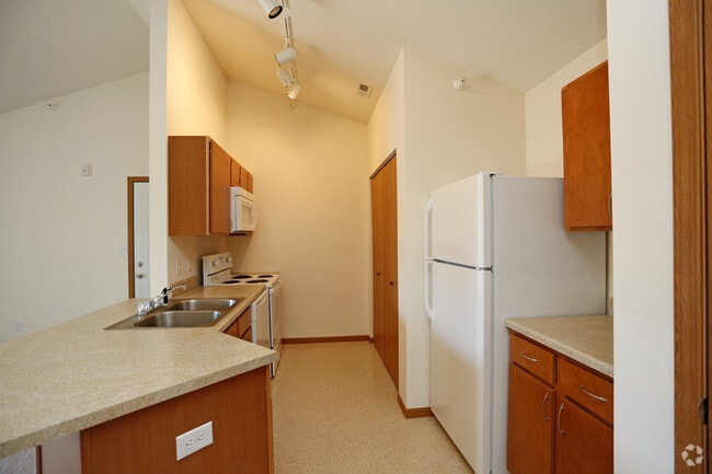 1BR, 1BA - 808SF - Kitchen - Southern Winds Apartments