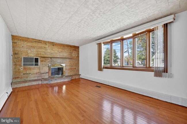 Photo - 8402 Holman Ave