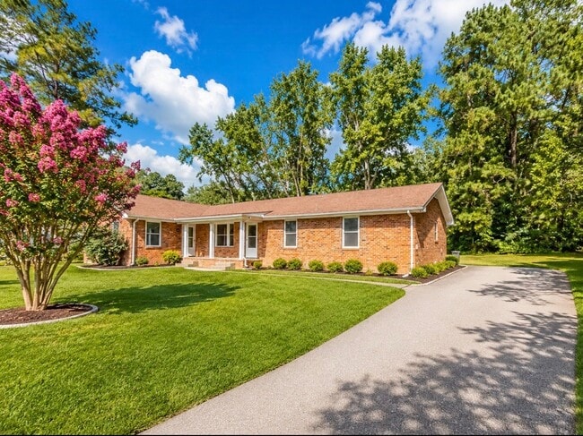 Building Photo - 236 Cross Timbers Dr Unit B