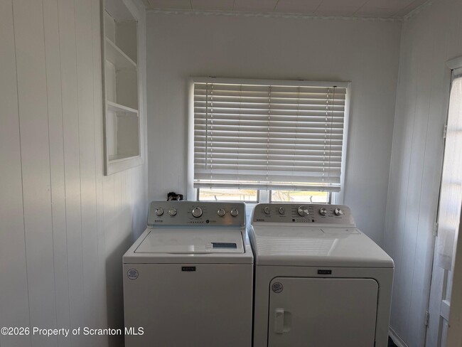 Photo - 420 Smith St