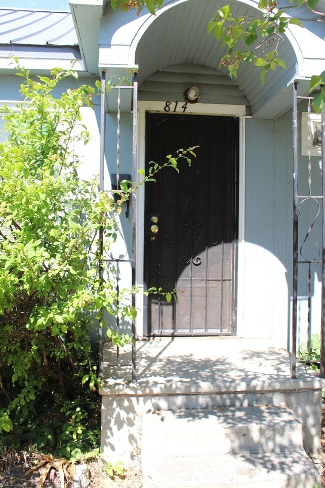 Photo - 814 Martin St