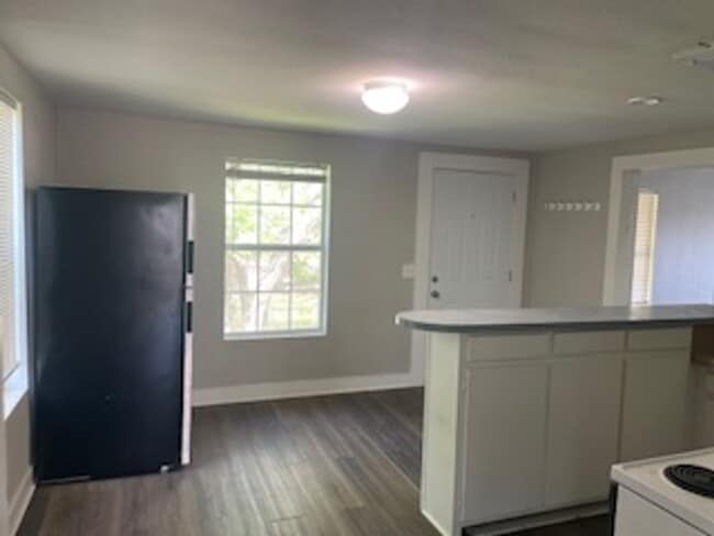 Photo - 2 Bed/2 Bath Garage Apartment