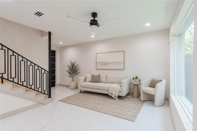 216 Canary Ave